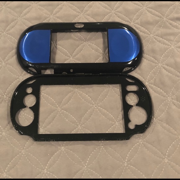 PS Vita with WiFi Bundle - Picture 7 of 7